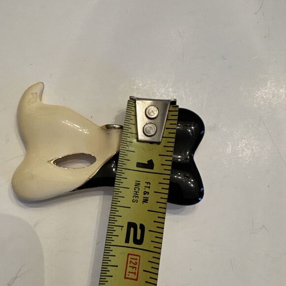 Vintage 80s Brooch Novelty Phantom of Opera Enameled Cream Black Half Face - Picture 7 of 7